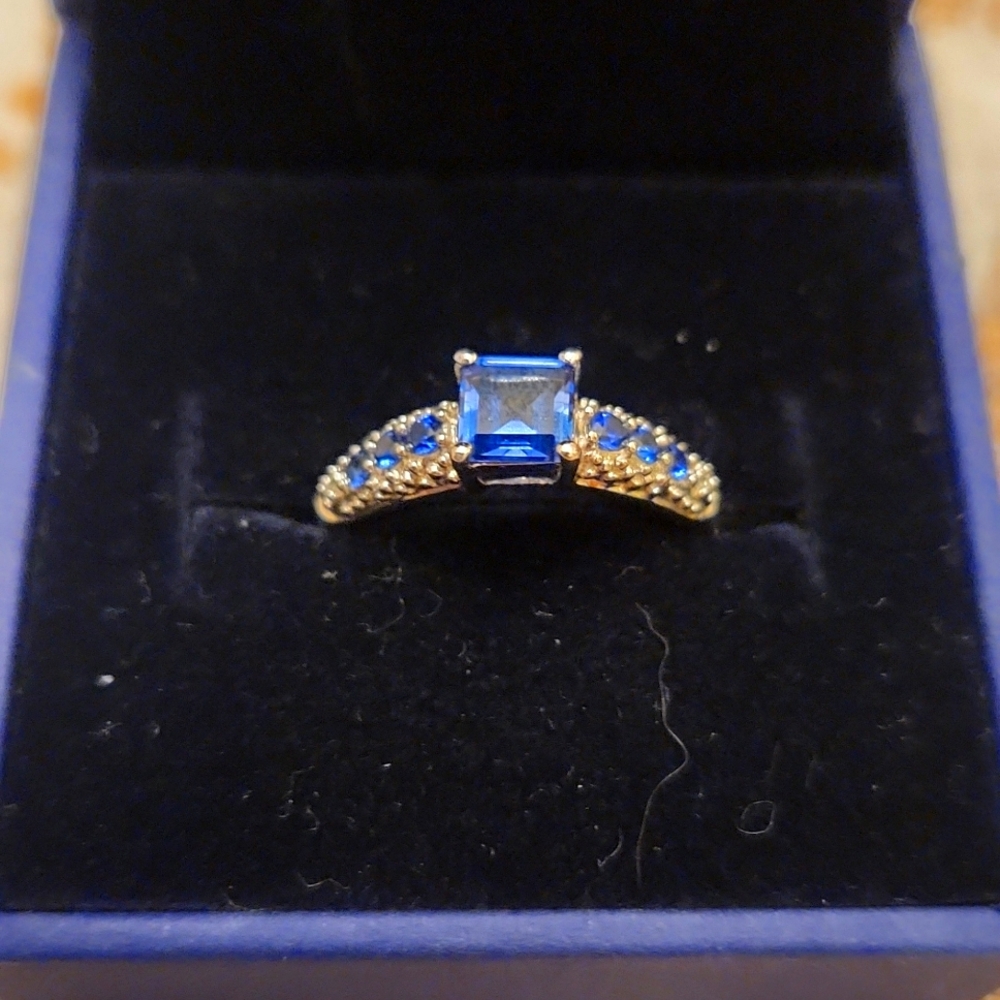 Gemstone ring